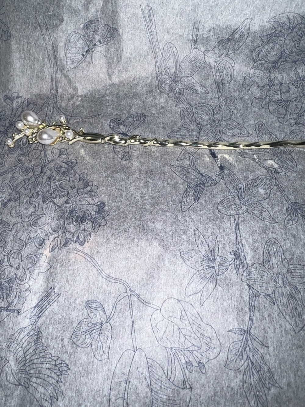 Gold Pearl Accent Hair Stick – Elegant Women’s Hair Accessory
